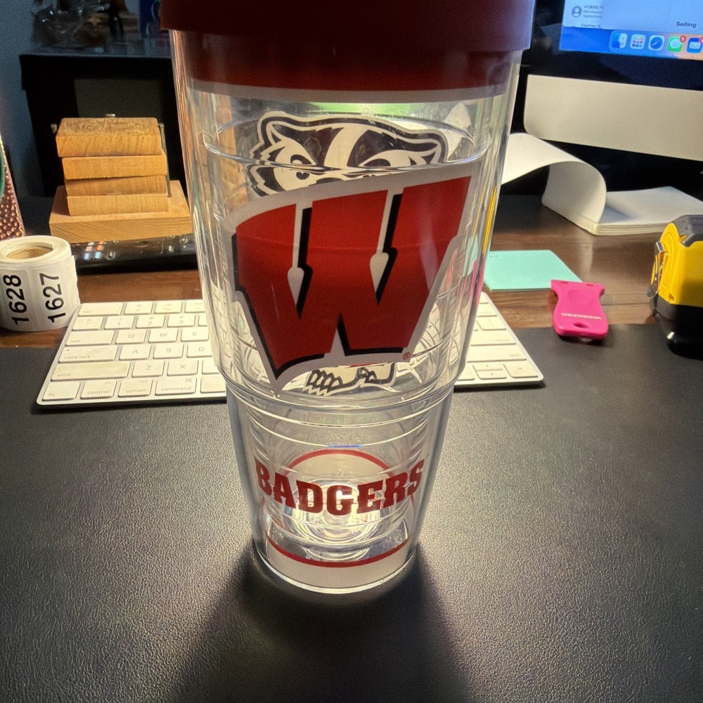 Tervis 1343768 Collegiate 24 oz BPA Free Wisconsin Badgers Tumbler with Lid!